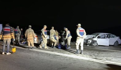 Gaziantep'te otomobiller kafa kafaya çarpıştı: 2 ölü, 5 yaralı