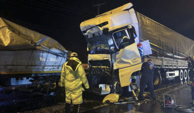 Konya'da 4 TIR birbirine girdi: 1 ölü, 3 yaralı