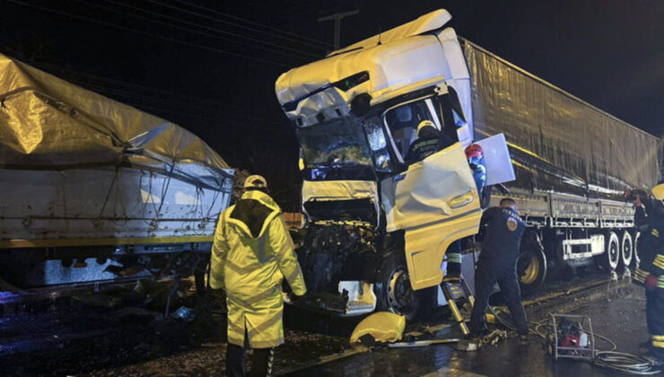 Konya'da 4 TIR birbirine girdi: 1 ölü, 3 yaralı