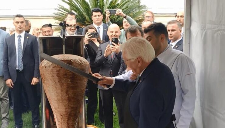 Almanya Cumhurbaşkanı Steinmeier İstanbul’da döner kesti