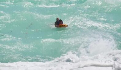 Antalya’da korku dolu anlar! ‘İnsansız cankurtaran robotu’ kurtardı