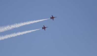 Antalya’da Türk Yıldızları’ndan nefes kesen uçuş