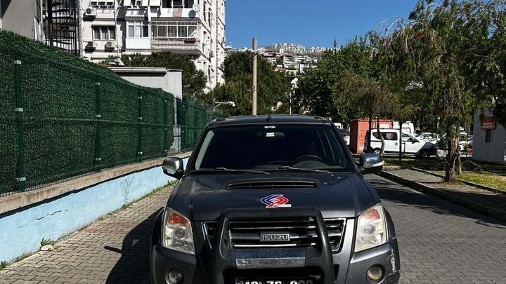 Balıkesir’de belediyenin aracını çalarak İzmir’e gitmişlerdi!  Çocuklardan biri ailesine, diğeri Çocuk Esirgeme Kurumu’na teslim edildi