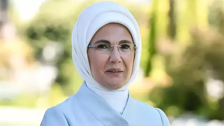 Emine Erdoğan’dan ‘Kadir Gecesi’ mesajı: Feyzi ve bereketi bütün insanlığa şifa olsun