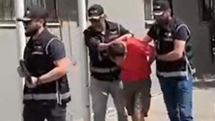 Interpol tarafından mavi bültenle aranıyordu! İzmir’de kaldığı evde yakalandı