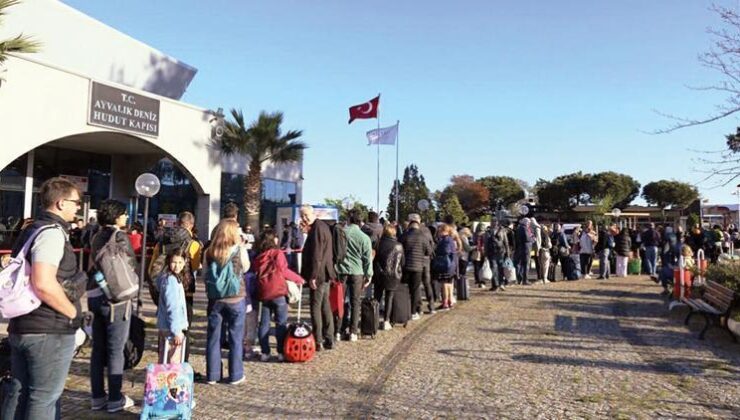 Kapıda vizeyle birlikte tatilci adalara aktı