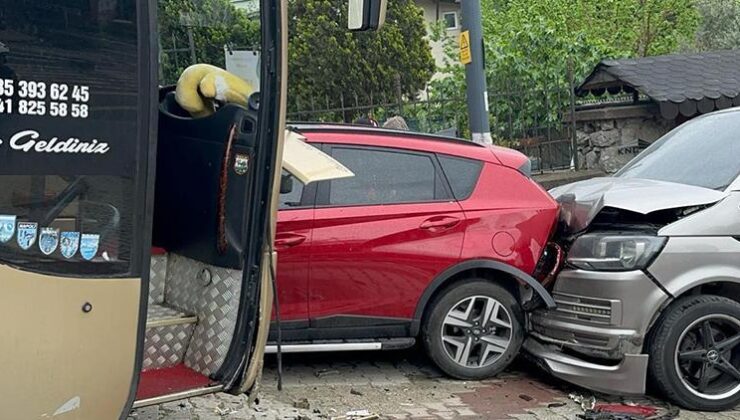 Okul gezisi için Üsküdar’a gelen midibüs kaza yaptı: 10 öğrenci yaralandı