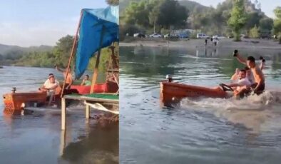 Sıcaktan bunalan gençler, çaya traktörle girdi! İlk görenler tekne sandı