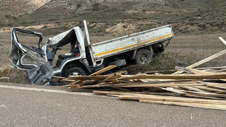 Sivas’ta feci kaza! Kamyonet devrildi: 1 ölü, 2 yaralı