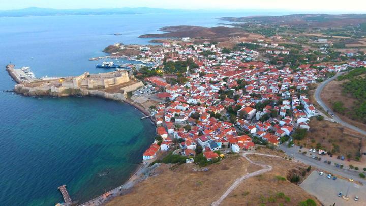 Turizm cenneti Bozcaada’ya bayramda bazı araçların geçişi yasaklandı