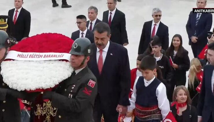 Türkiye 23 Nisan’ı kutluyor… Milli Eğitim Bakanı Tekin ve çocuklardan Anıtkabir’e ziyaret