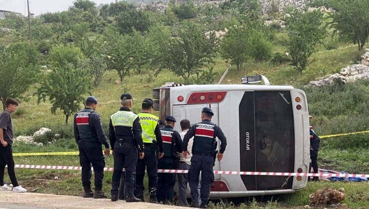 Yolcu midibüsü devrildi: Astsubay hayatını kaybetti, 17 yaralı