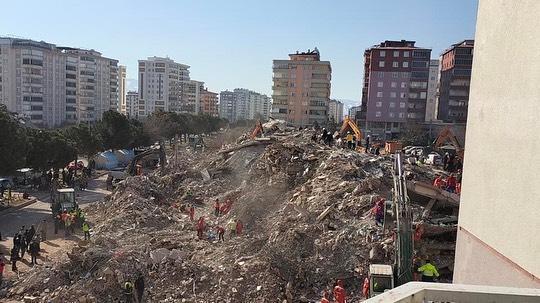 150 kişinin öldüğü Palmiye Sitesi’nin zemin etüdü göz kararıyla yapılmış