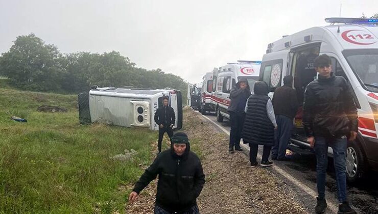 Afyonkarahisar’da işçileri taşıyan minibüs devrildi: 14 yaralı