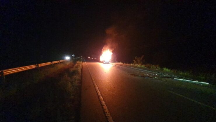 Amasya ‘da TIR’a çarpan otomobil alev aldı! 1 can kaybı