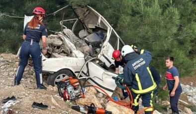 Antalya’da otomobil dereye uçtu: 1 kişi hayatını kaybetti, 3 kişi yaralı