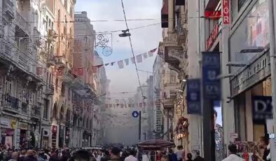 Beyoğlu’da İstiklal Caddesi’nde mağazada yangın