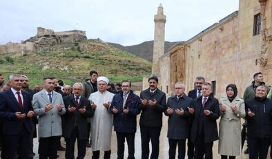 Divriği Ulu Cami restorasyon sonrası ibadete açıldı: 9 yıl sonra ilk öğle namazı