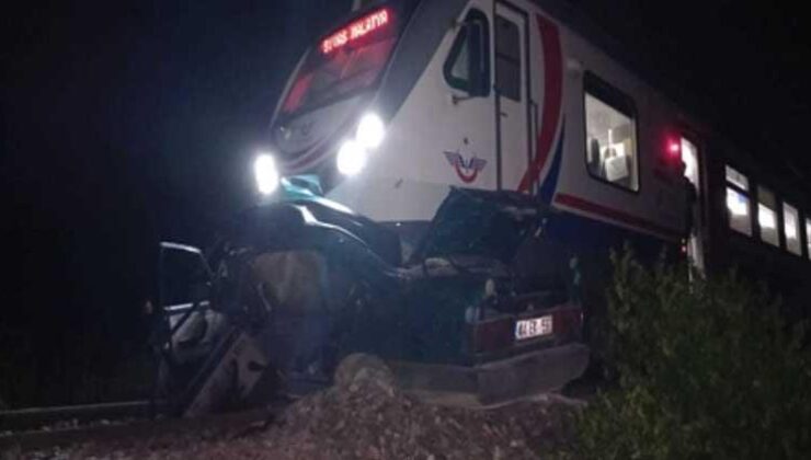 Hemzemin geçitte tren otomobile çarptı… 17 yaşındaki genç öldü