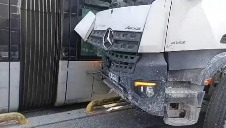 İstanbul’da beton mikseriyle tramvay çarpıştı