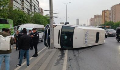 İstanbul’da E-5’te işçi servisi devrildi: 13 kişi yaralandı, vatandaşlar yardıma koştu