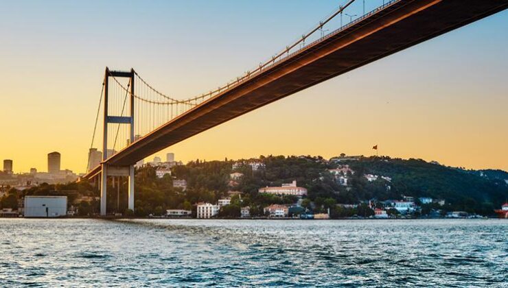 İstanbul’da gemi trafiği güney-kuzey yönlü açıldı