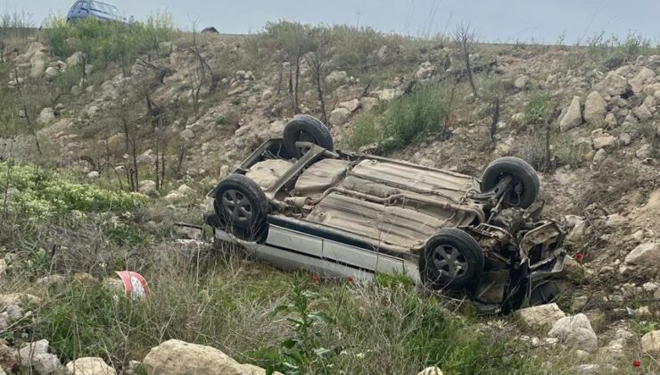 Kütahya’da otomobil şarampole devrildi! 3 kişi yaralandı