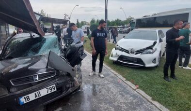 Malatya’da kamyon kontrolden çıktı… Ortalık savaş alanına döndü