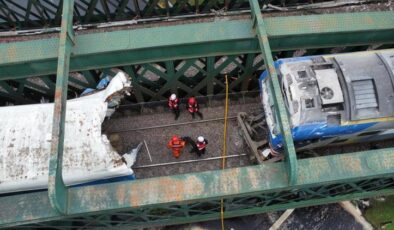 Nedeni herkesi şoke etti: Yolcu treni boş trene çarptı: 90 yaralı