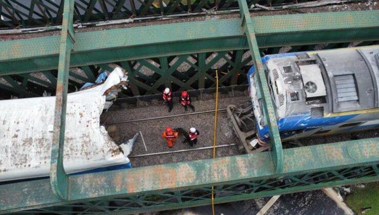 Nedeni herkesi şoke etti: Yolcu treni boş trene çarptı: 90 yaralı