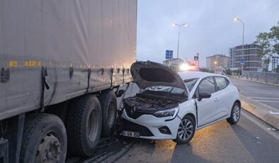 Pendik’te kaza: Park halindeki kamyona çarptı