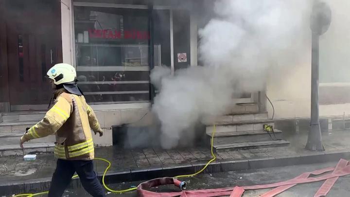 Şişli’de depo yangını: Ekipler müdahale ediyor