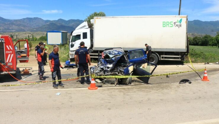 Tokat’ta otomobil kamyonla çarpıştı: 1 kişi hayatını kaybetti, 1 yaralı