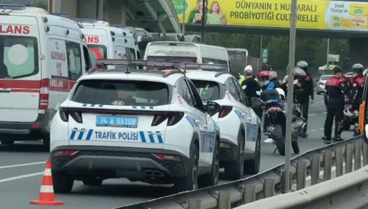 Zeytinburnu’nda motosikletli polis ekibi taksiye çarptı: 2 polis yaralı