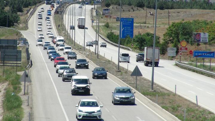 43 ilin geçiş güzergahı olan ‘kilit kavşak’tan bayram tatilinde 1 milyon 757 bin araç geçti