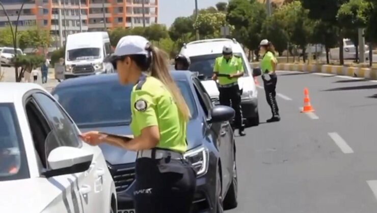 Bakan Yerlikaya açıkladı! Çakarlı araç kullanan 189 sürücüye ceza