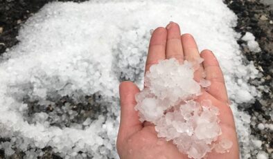 Bayburt’ta kuvvetli yağış: Ceviz büyüklüğünde dolu yağdı