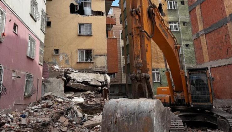 Çöken binanın beton parçalarında görüldü… Elle bile parçalanıyor