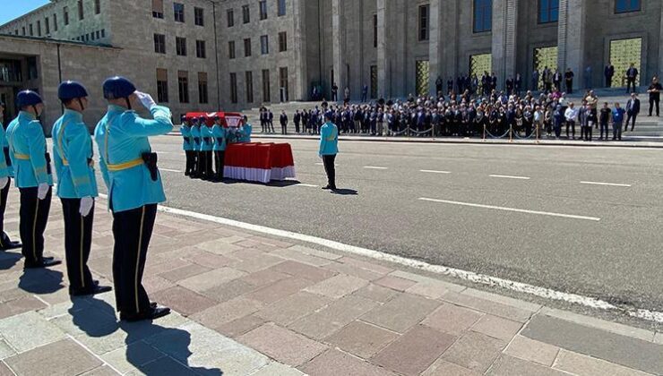 Eski Dışişleri Bakanı Yaşar Yakış için TBMM’de tören