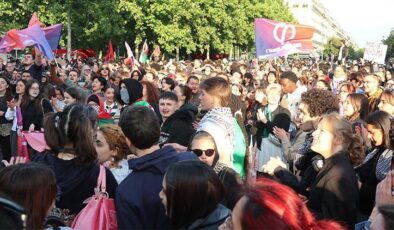 Fransa’da aşırı sağın aldığı yüksek oy oranları protesto ediliyor