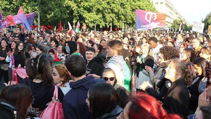 Fransa’da aşırı sağın aldığı yüksek oy oranları protesto ediliyor