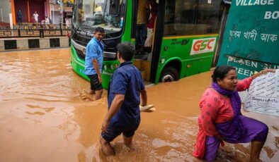 Hindistan’da sel felaketi: 6 kişi öldü, 2 bin 400 turist mahsur kaldı