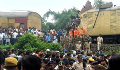 Hindistan’da tren kazası: 8 ölü, 60 yaralı