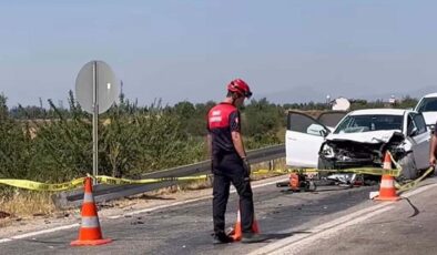 İzmir’de iki otomobil çarpıştı: Karı koca öldü, 7 yaralı