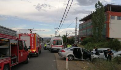 Malatya’da otomobil karşı şeride geçti: 1 can kaybı, 4 yaralı