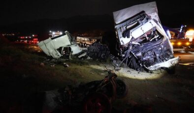 Niğde’de zincirleme trafik kazası: 3 ölü, 4 yaralı