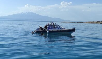 Van Gölü’nde akıntıya kapılarak kaybolmuştu: Ahmet, ‘ROV’ cihazı ile aranıyor