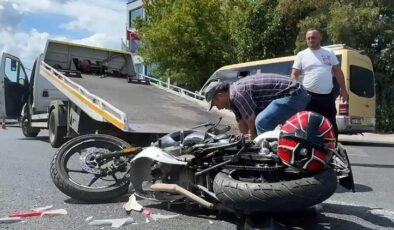 Avcılar’da feci kaza: Çekiciye çarpan motosikletteki baba ile oğlu öldü