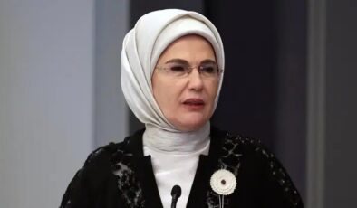 Emine Erdoğan, NATO Zirvesi’nde lider eşleri ile bir araya geldi