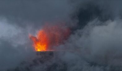 Etna Yanardağı kül ve lav püskürtmeye devam ediyor